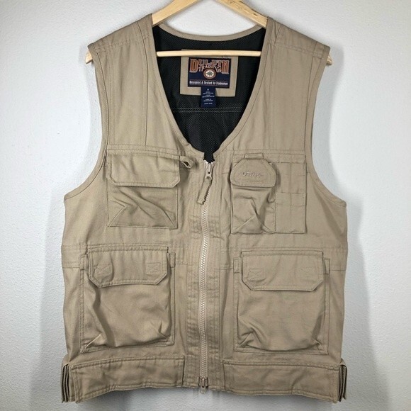 Duluth Trading Co Khaki Work Vest Outdoors Clips Medium - Picture 1 of 11